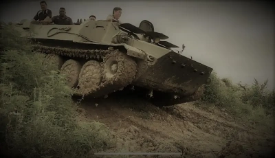 snar10 tank over a hill